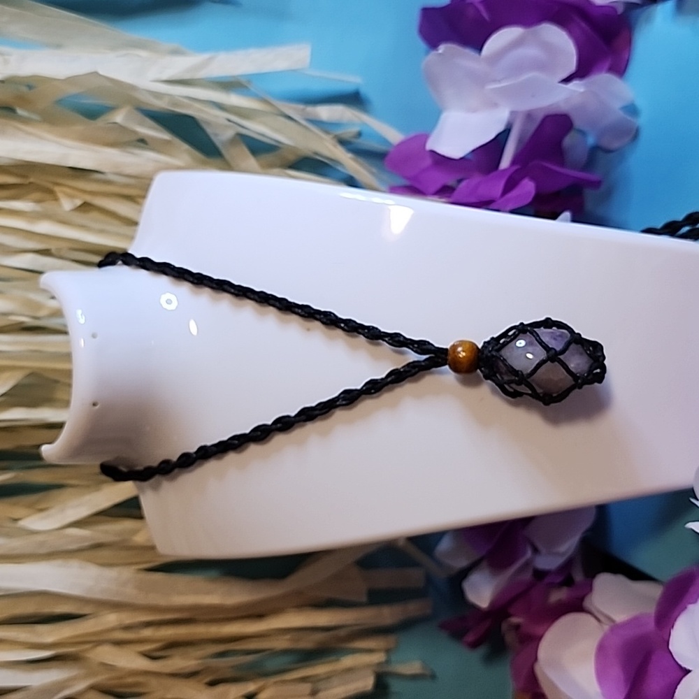 Crystal 🔮 tumble holder. Holds smaller tumbles. This one comes with an amethyst